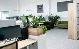 Foto: Großraumbüro mit Besprechungsecke